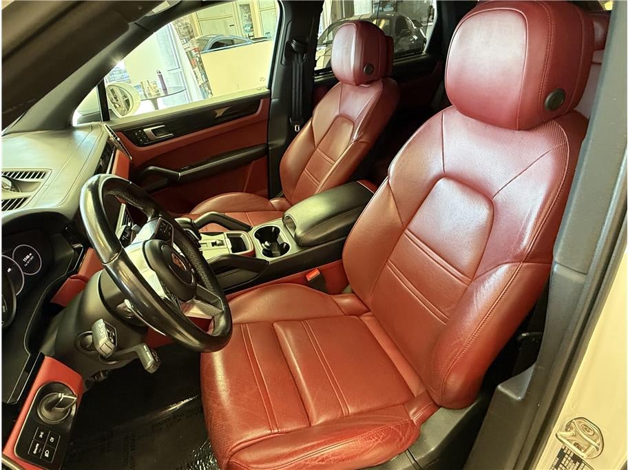 2022 Porsche Cayenne E-Hybrid Sport Utility 4D