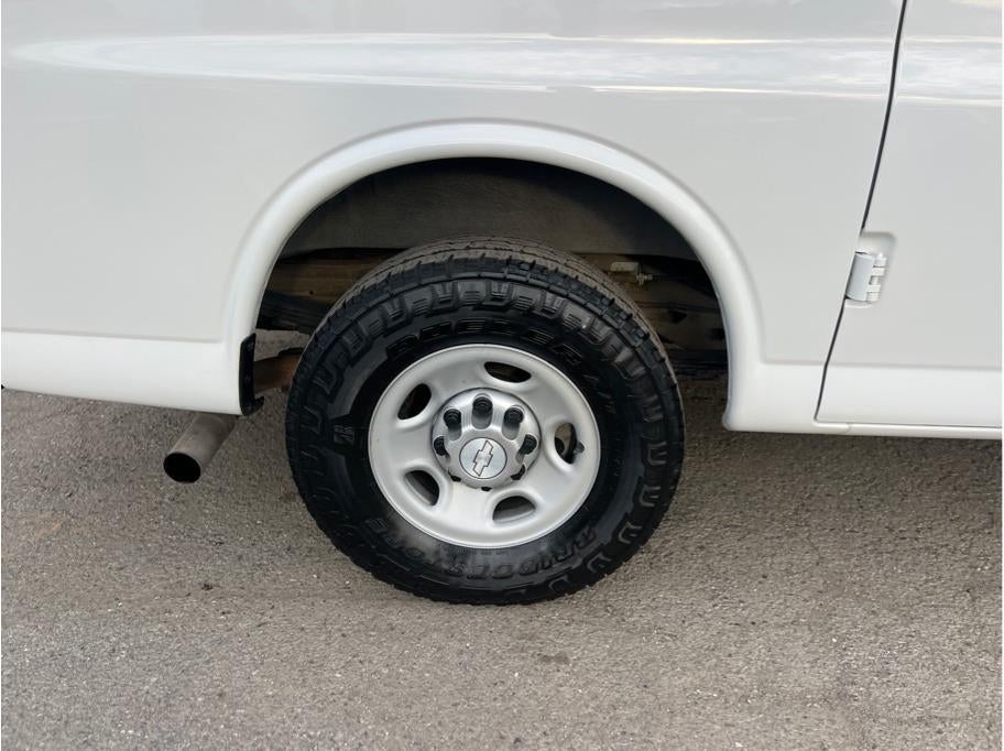 2017 Chevrolet Express 2500 Passenger LS Van 3D