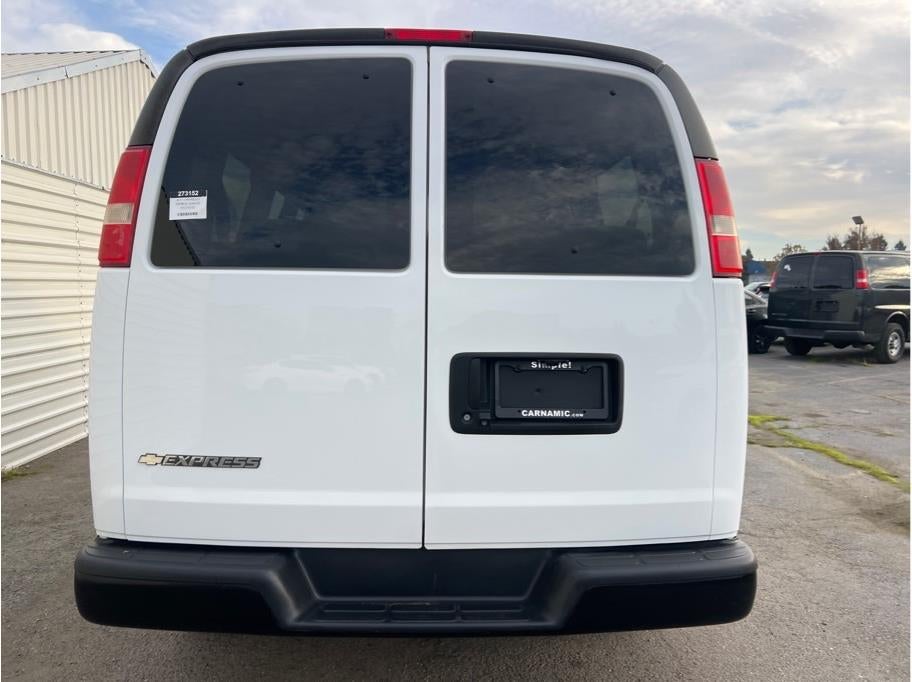 2017 Chevrolet Express 2500 Passenger LS Van 3D