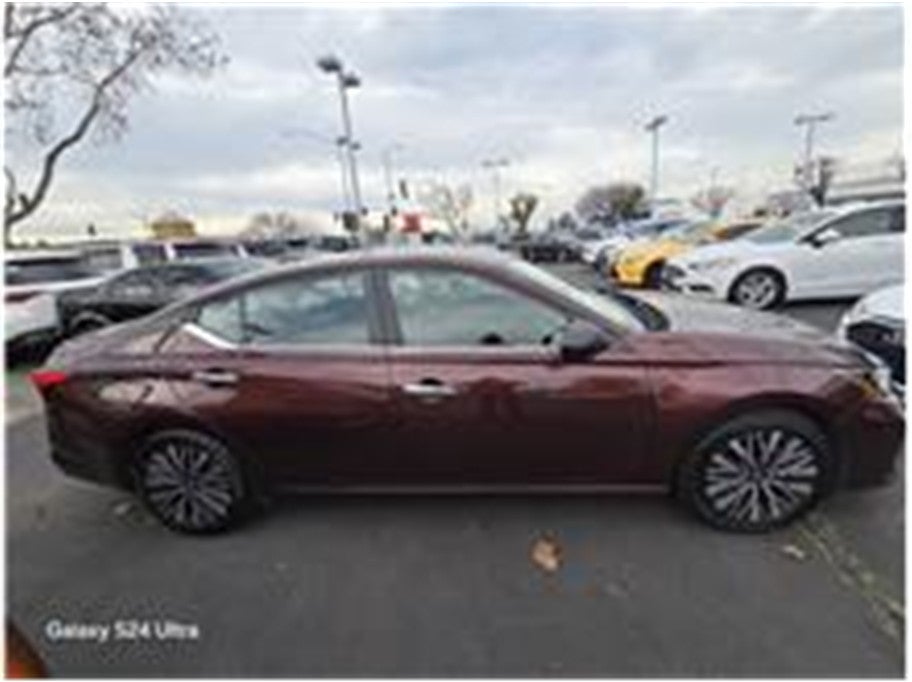 2024 Nissan Altima 2.5 SV Sedan 4D