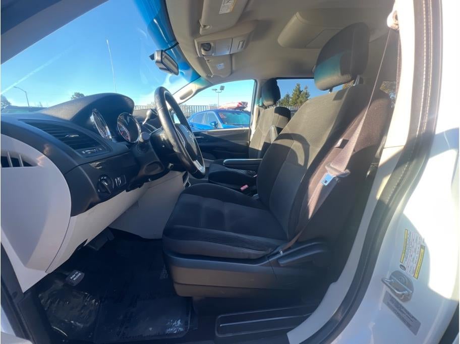 2017 Dodge Grand Caravan Passenger SE Minivan 4D