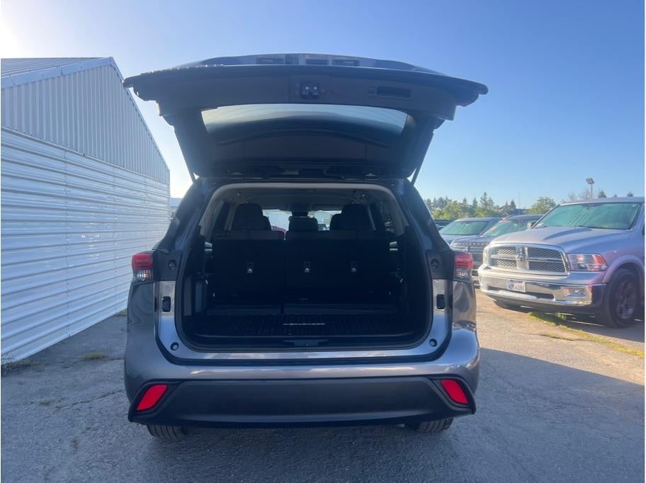 2022 Toyota Highlander L Sport Utility 4D