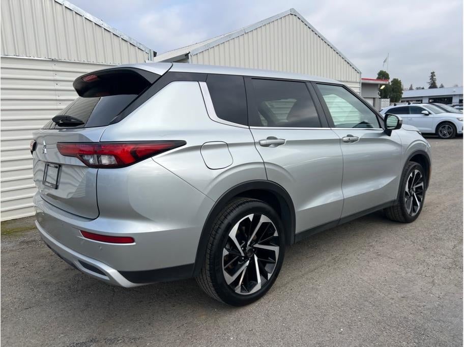 2024 Mitsubishi Outlander SE Sport Utility 4D