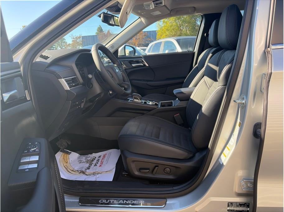 2025 Mitsubishi Outlander PHEV SE Tech Package