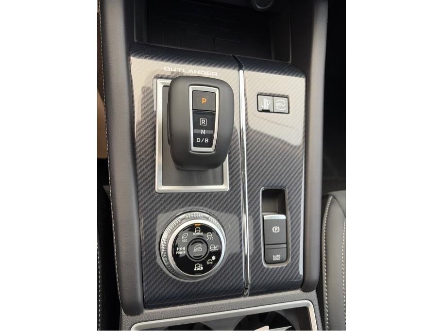 2025 Mitsubishi Outlander PHEV SE