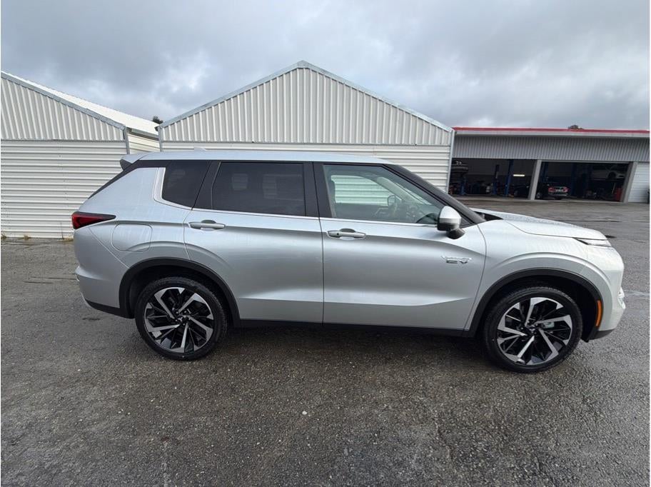 2025 Mitsubishi Outlander PHEV SE