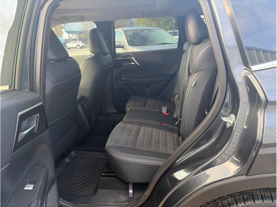 2025 Mitsubishi Outlander PHEV SE Tech Package