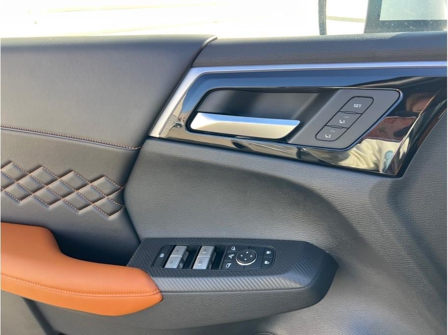 2025 Mitsubishi Outlander PHEV SEL Premium Package