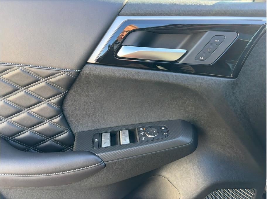 2025 Mitsubishi Outlander PHEV SEL