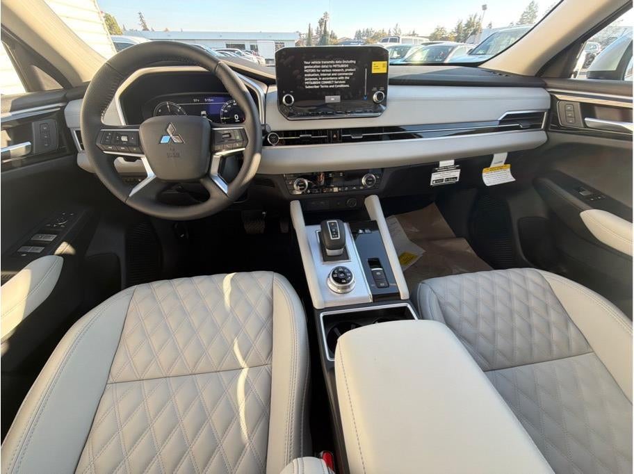 2025 Mitsubishi Outlander PHEV SEL