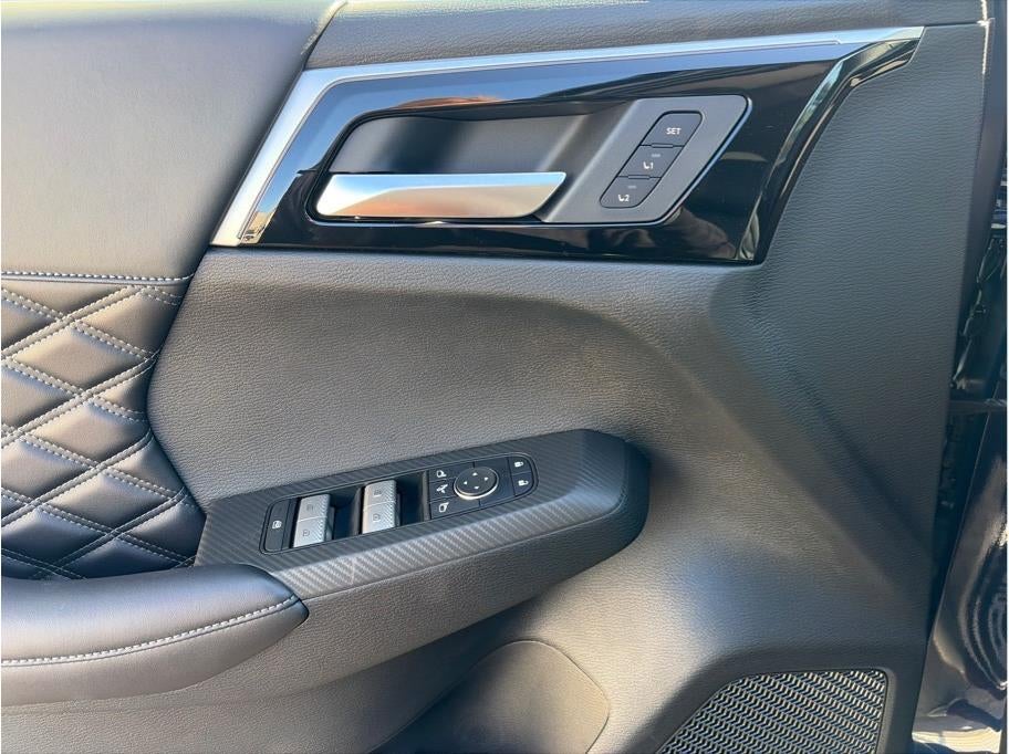 2025 Mitsubishi Outlander PHEV SEL