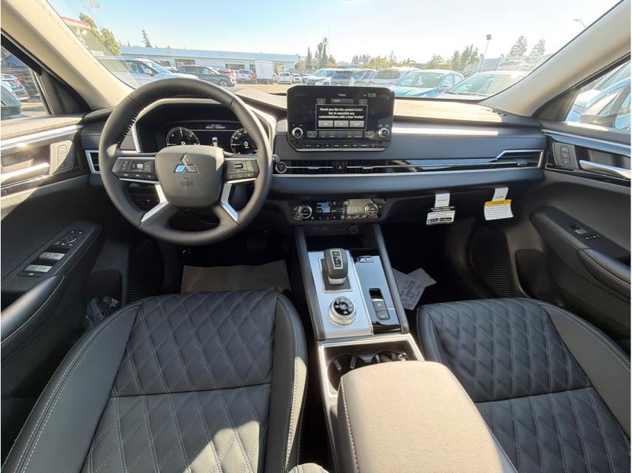 2025 Mitsubishi Outlander PHEV SEL