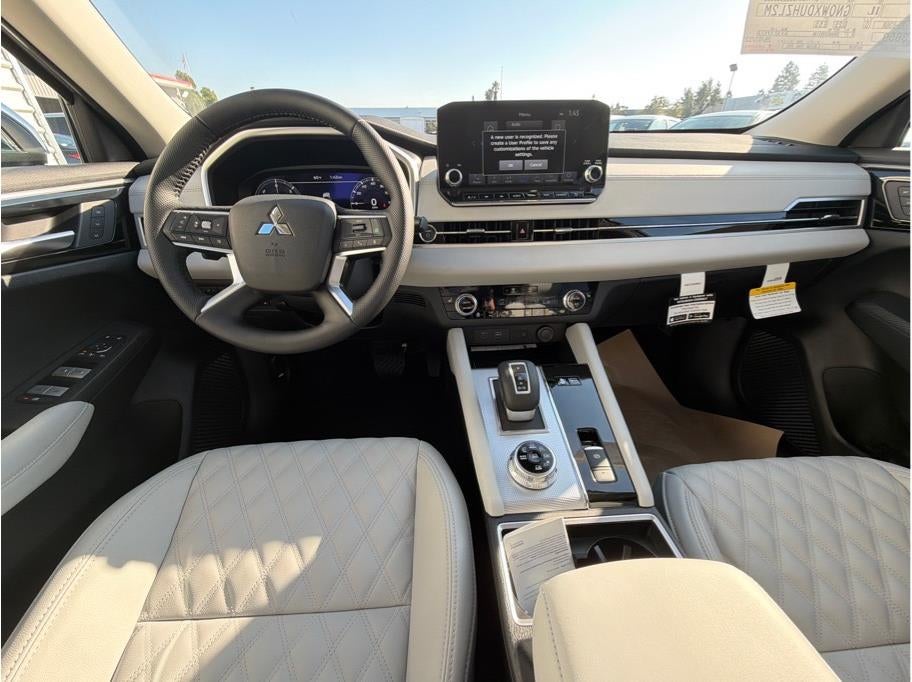 2025 Mitsubishi Outlander PHEV SEL