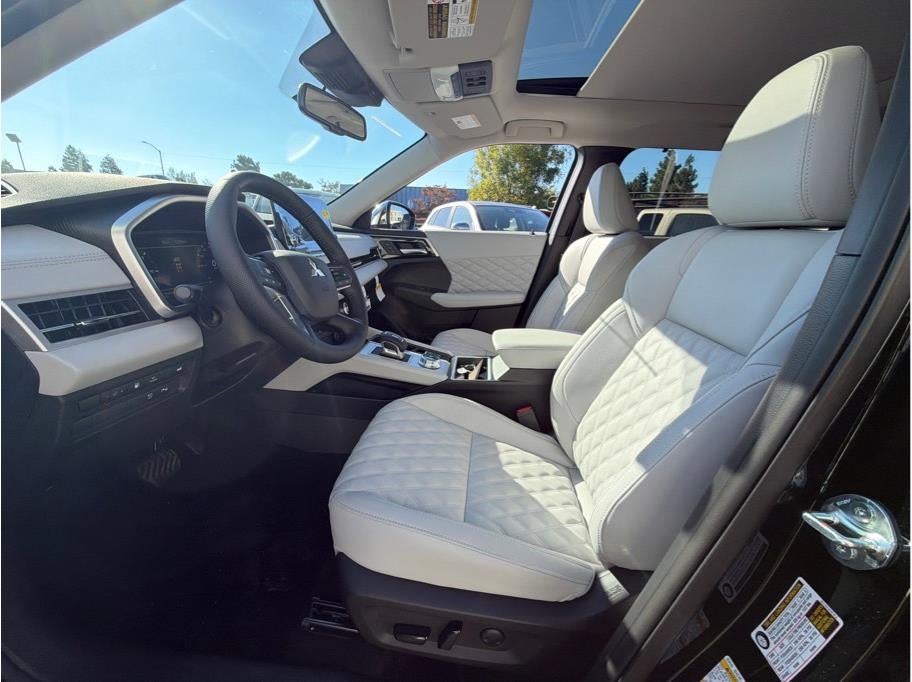 2025 Mitsubishi Outlander PHEV SEL