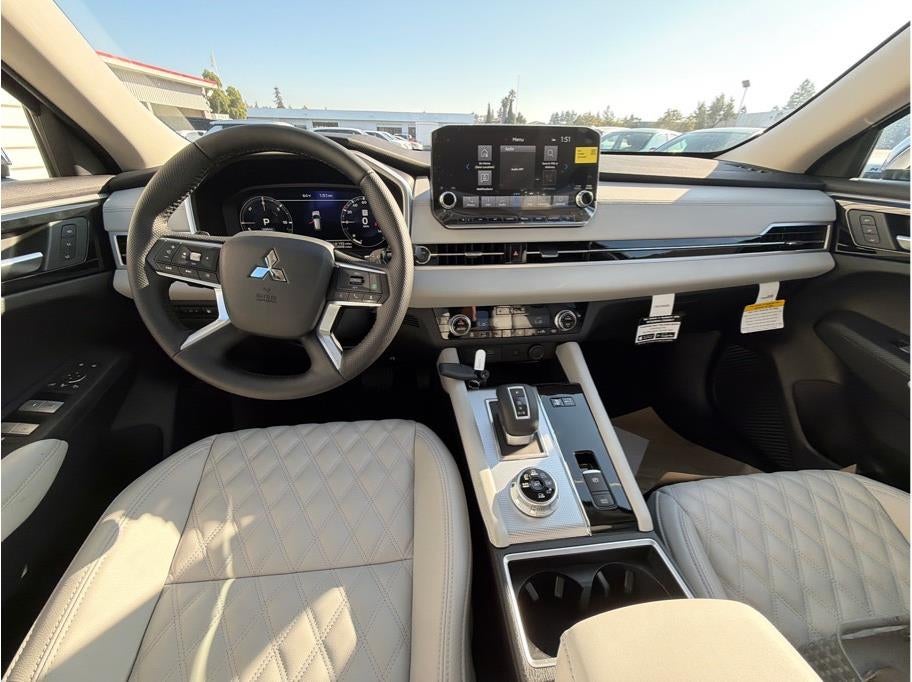 2025 Mitsubishi Outlander PHEV SEL