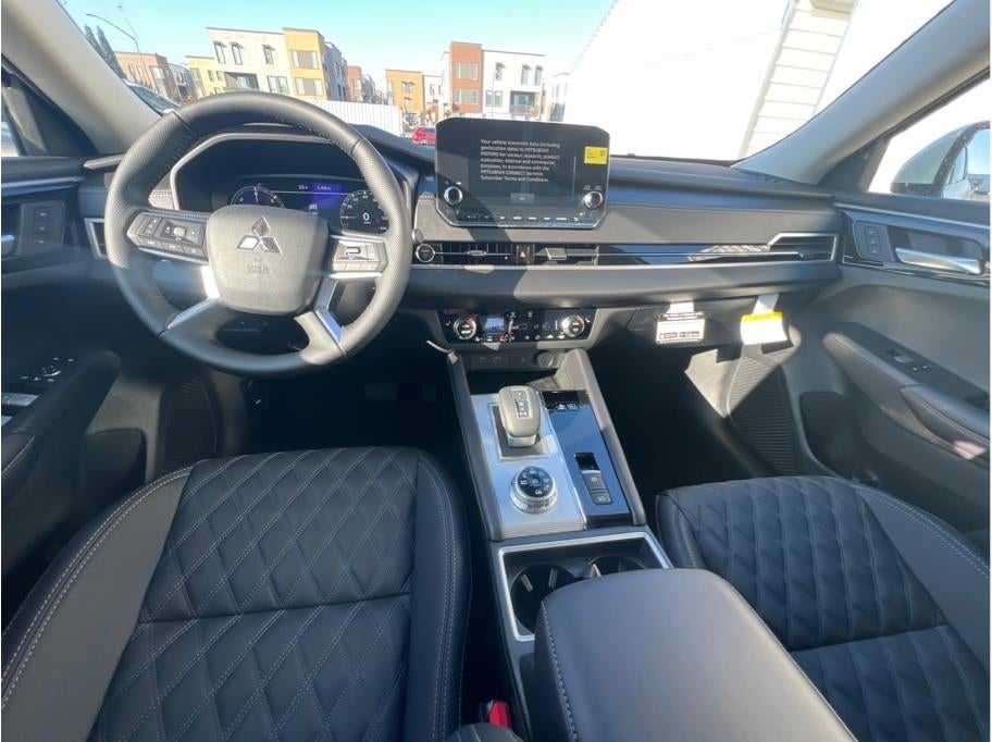 2025 Mitsubishi Outlander PHEV SEL