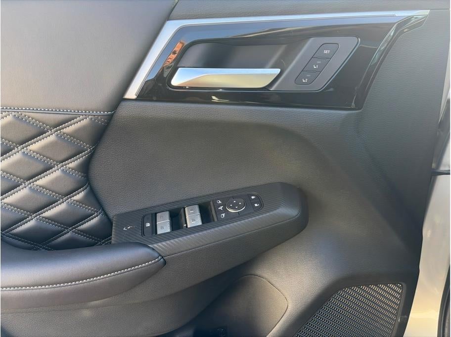 2025 Mitsubishi Outlander PHEV SEL