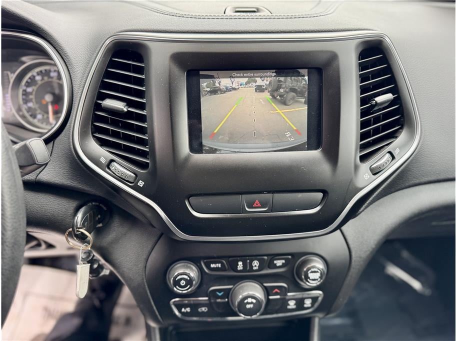 2019 Jeep Cherokee Latitude Sport Utility 4D