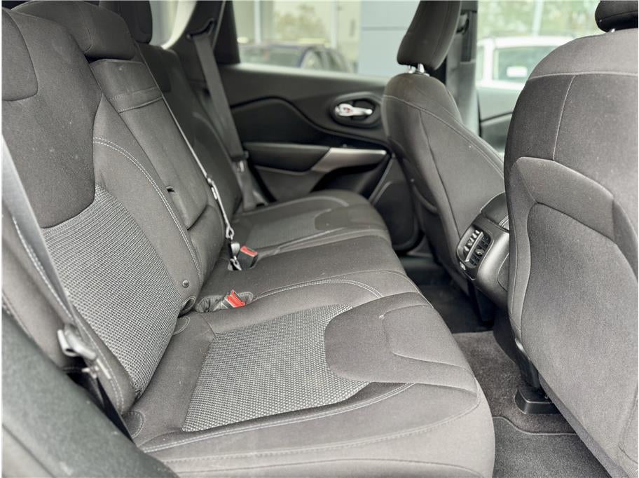 2019 Jeep Cherokee Latitude Sport Utility 4D