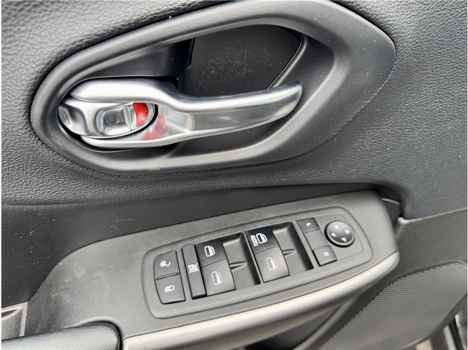 2019 Jeep Cherokee Latitude Sport Utility 4D