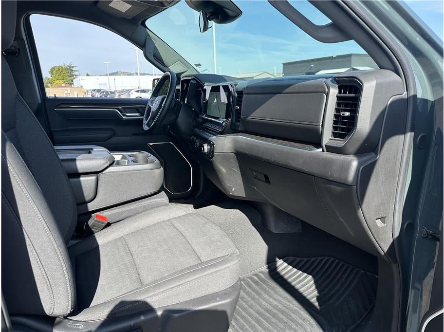 2025 Chevrolet Silverado 1500 Crew Cab LT Pickup 4D 5 3/4 ft