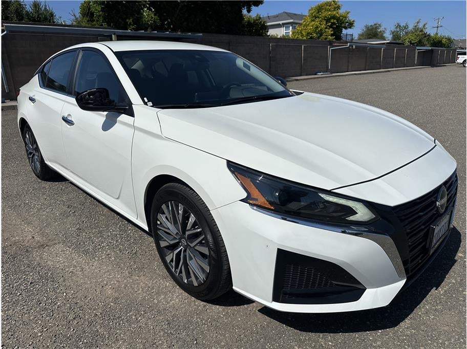 2025 Nissan Altima 2.5 SV Sedan 4D