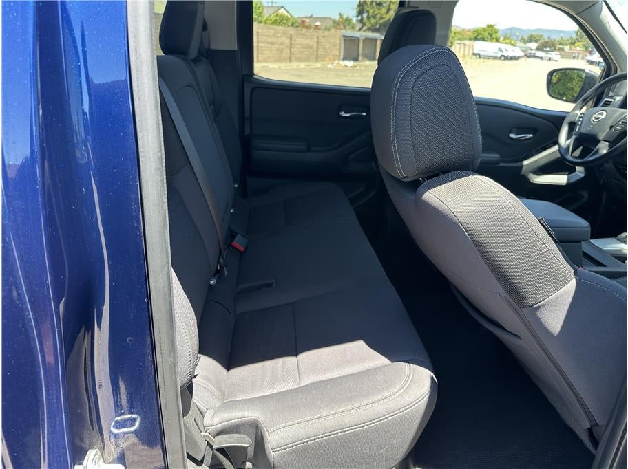 2023 Nissan Frontier Crew Cab SV (2023.25) Pickup 4D 5 ft