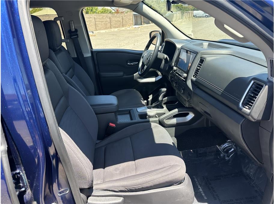 2023 Nissan Frontier Crew Cab SV (2023.25) Pickup 4D 5 ft