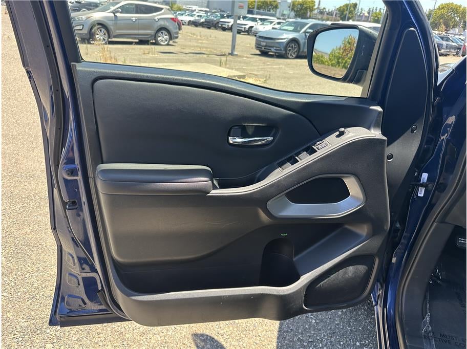 2023 Nissan Frontier Crew Cab SV (2023.25) Pickup 4D 5 ft