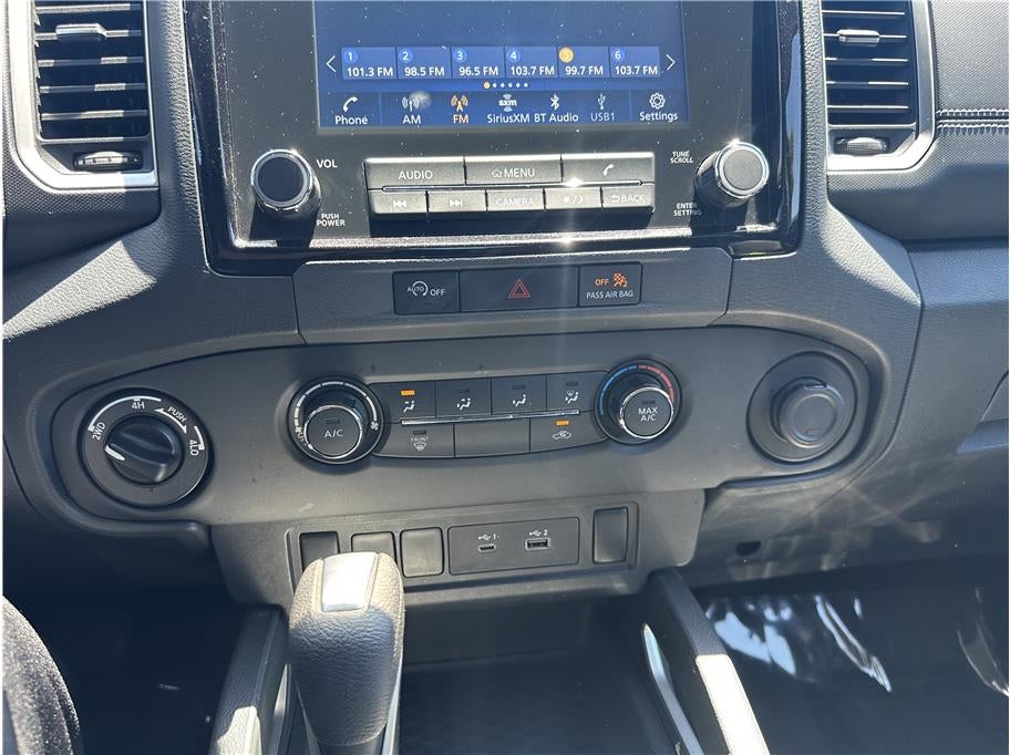 2023 Nissan Frontier Crew Cab SV (2023.25) Pickup 4D 5 ft