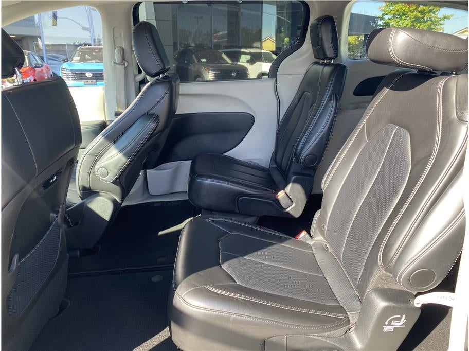 2024 Chrysler Pacifica Touring L Van 4D
