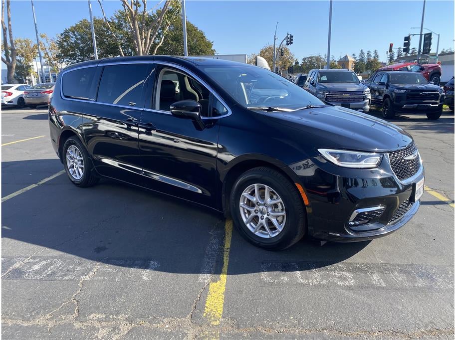2024 Chrysler Pacifica Touring L Van 4D