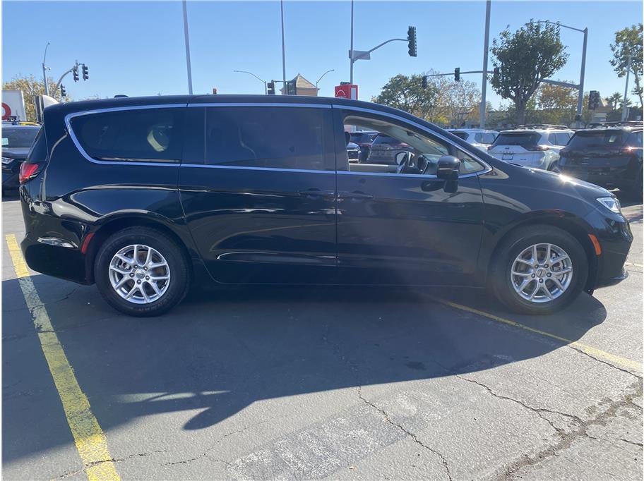 2024 Chrysler Pacifica Touring L Van 4D