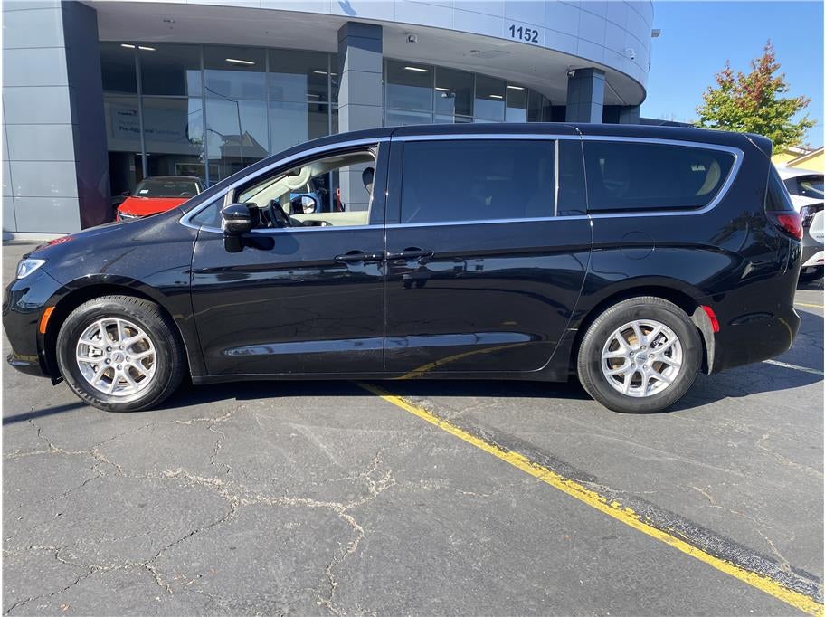 2024 Chrysler Pacifica Touring L Van 4D
