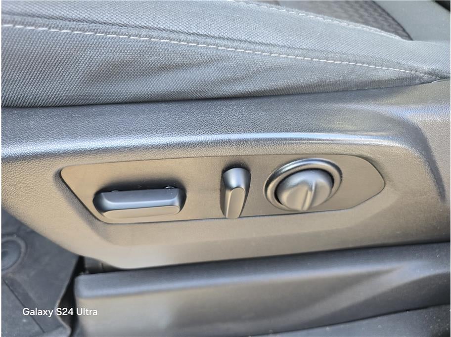 2020 Chevrolet Silverado 1500 Crew Cab LT Pickup 4D 5 3/4 ft