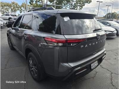 2022 Nissan Pathfinder SV Sport Utility 4D