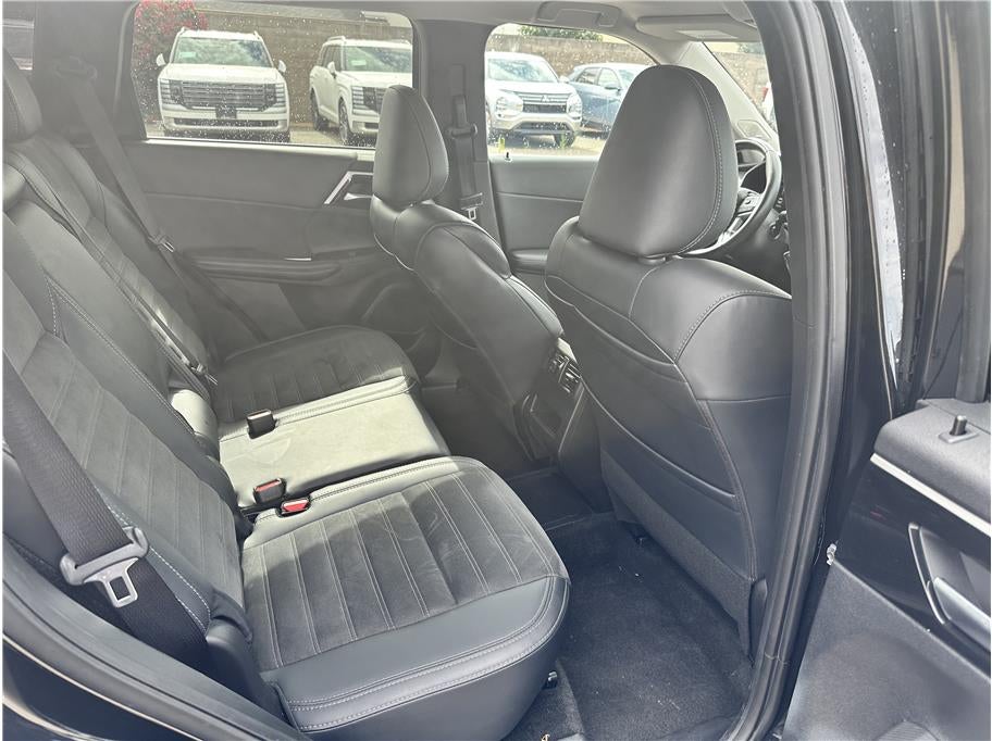 2024 Mitsubishi Outlander PHEV SE Sport Utility 4D