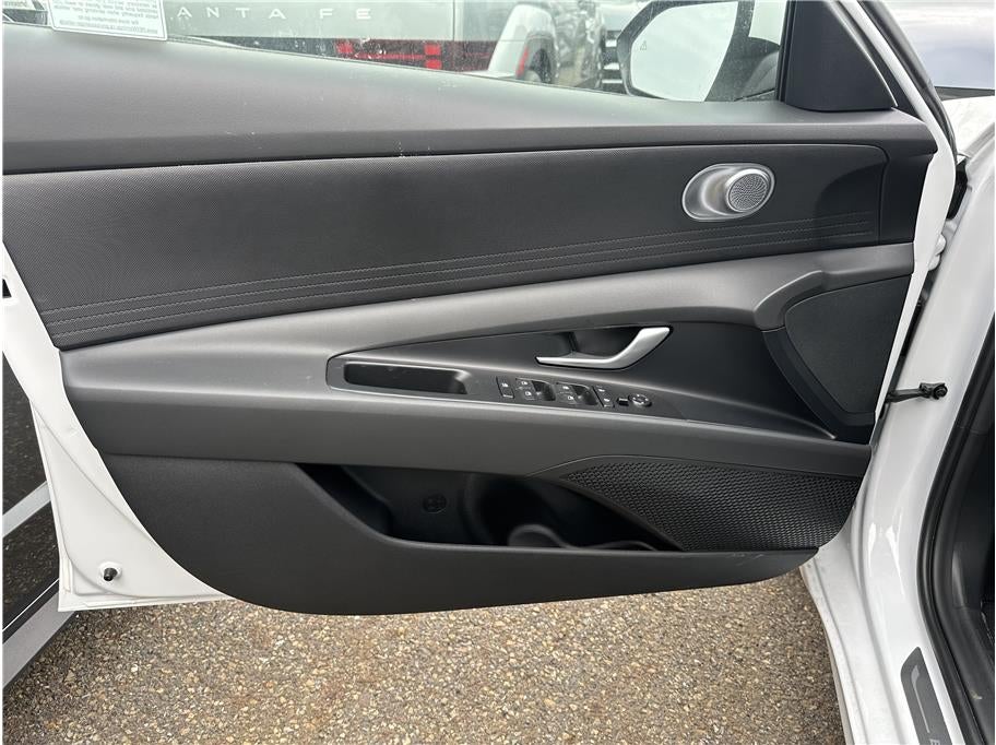 2026 Hyundai Elantra SE Sedan 4D