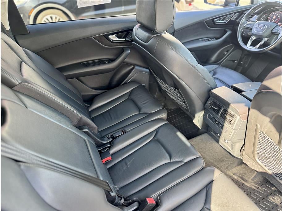 2019 Audi Q7 55 TFSI SE Premium Plus Sport Utility 4D