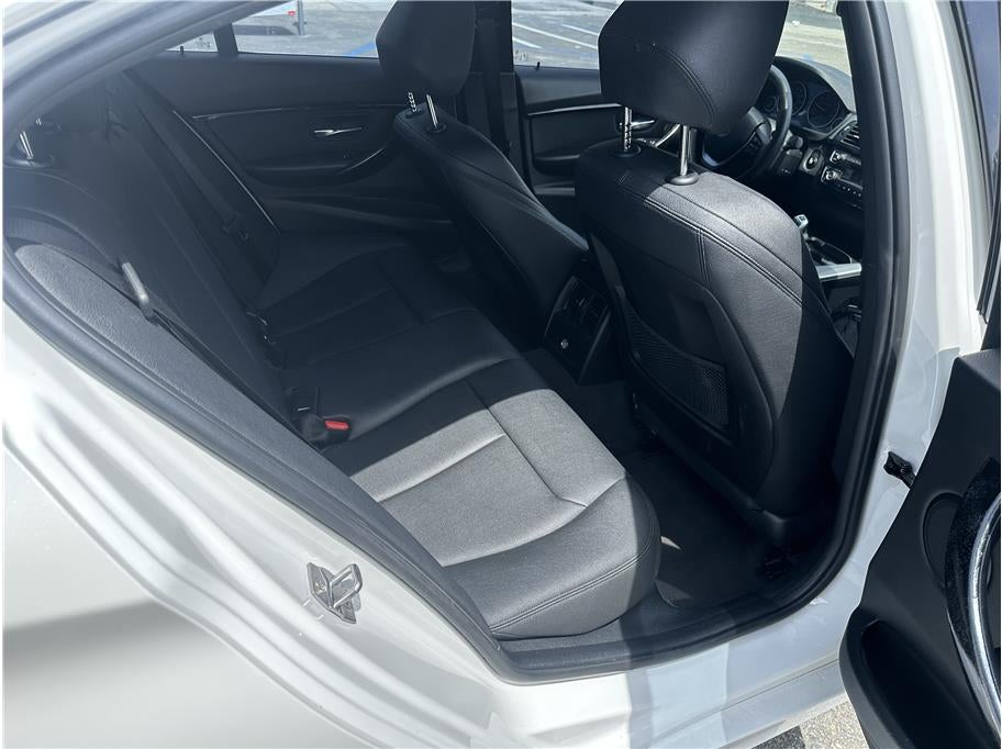 2018 BMW 3 Series 330e iPerformance Sedan 4D