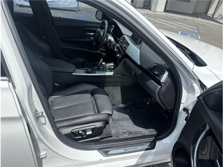 2018 BMW 3 Series 330e iPerformance Sedan 4D