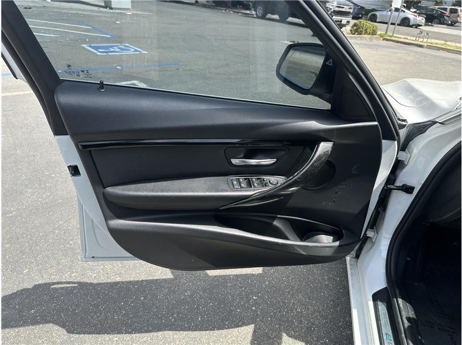 2018 BMW 3 Series 330e iPerformance Sedan 4D