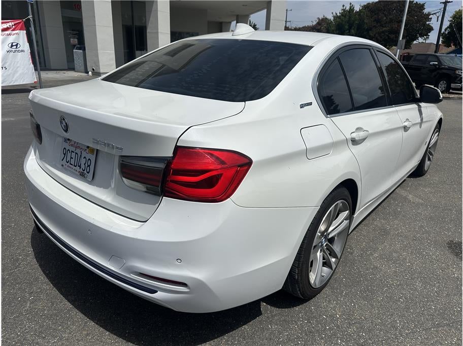 2018 BMW 3 Series 330e iPerformance Sedan 4D