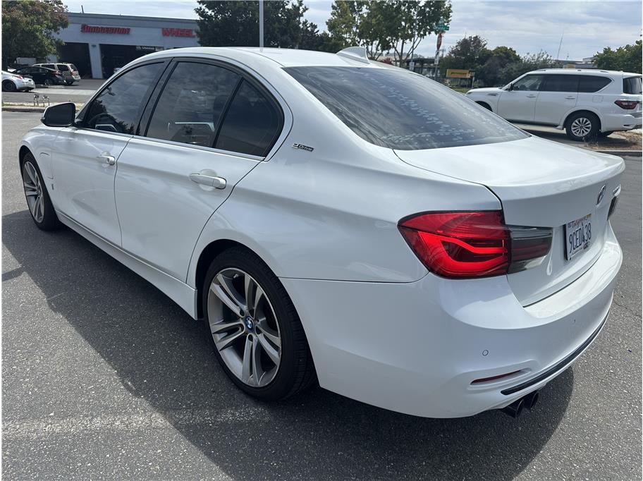 2018 BMW 3 Series 330e iPerformance Sedan 4D
