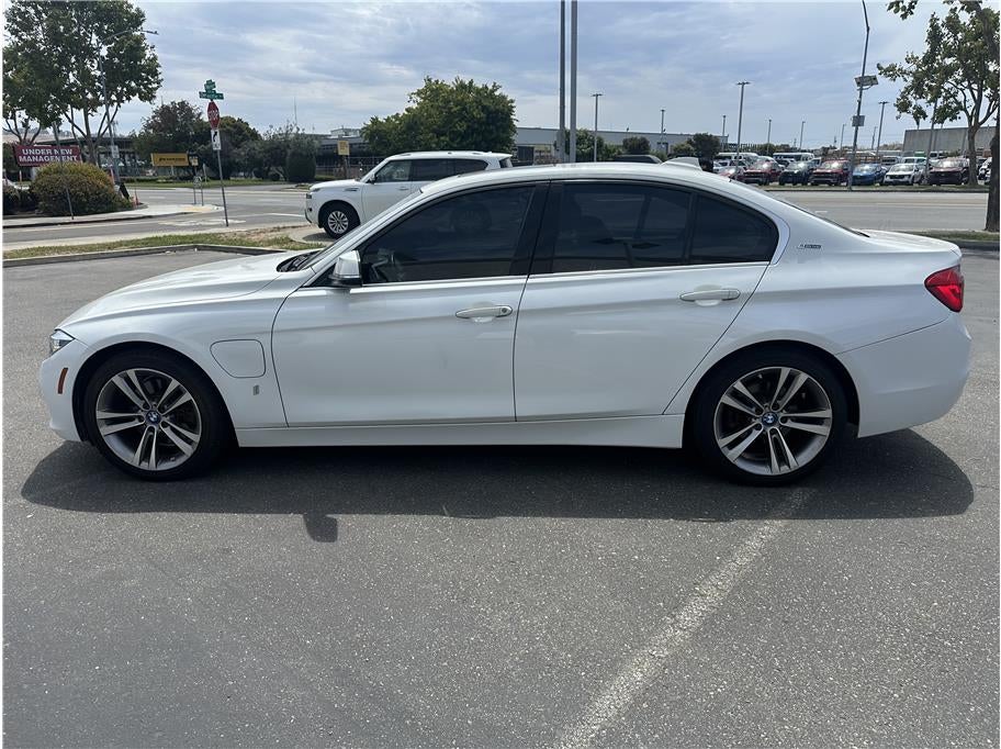 2018 BMW 3 Series 330e iPerformance Sedan 4D
