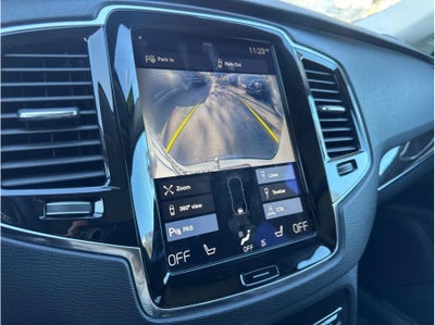 2018 Volvo XC90 T6 Momentum Sport Utility 4D