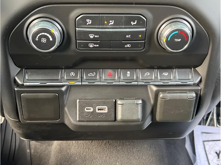 2021 Chevrolet Silverado 1500 Crew Cab Custom Pickup 4D 5 3/4 ft