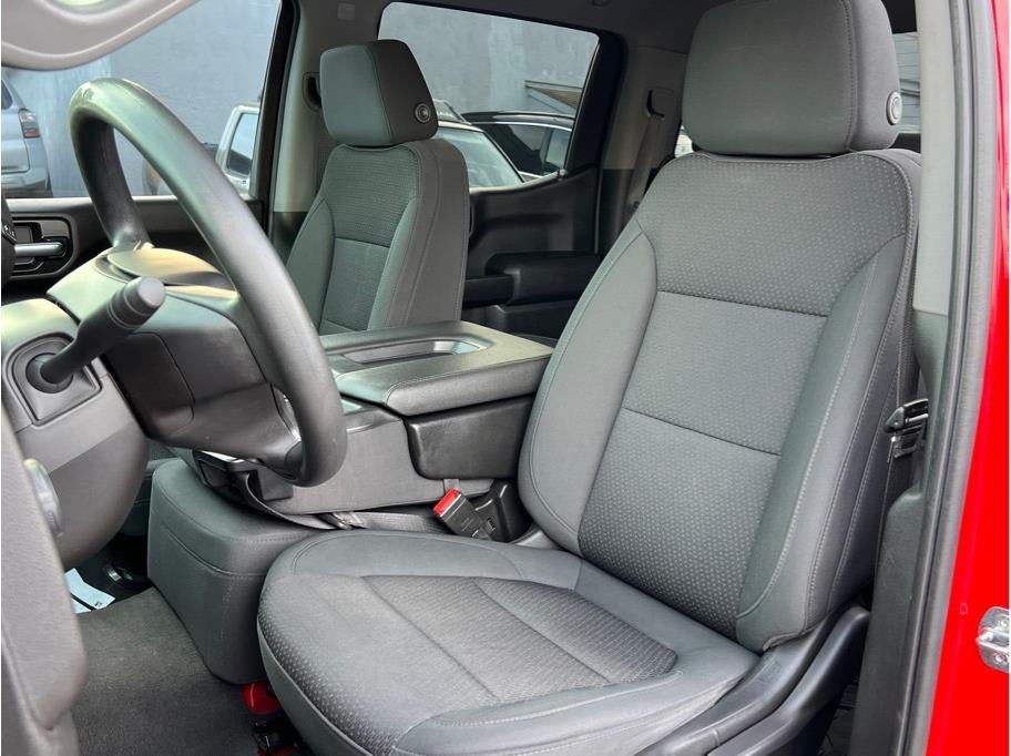 2021 Chevrolet Silverado 1500 Crew Cab Custom Pickup 4D 5 3/4 ft