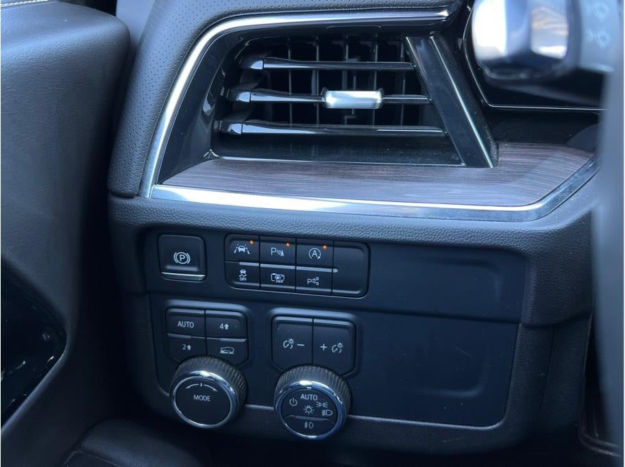 2025 Chevrolet Suburban Premier Sport Utility 4D