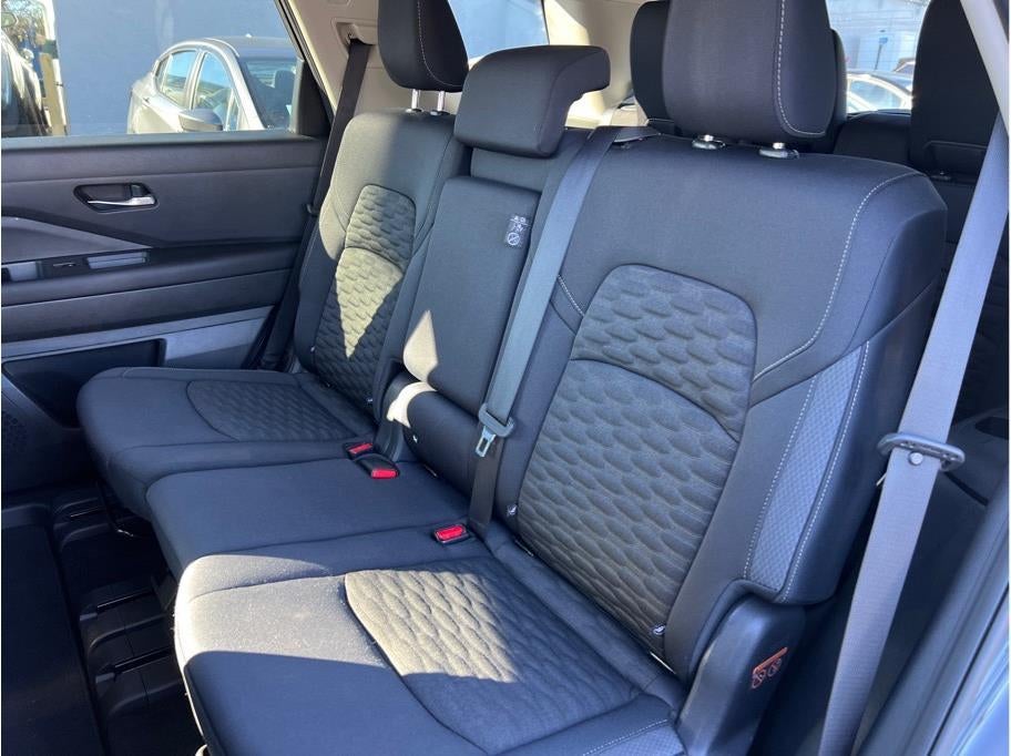 2022 Nissan Pathfinder SV Sport Utility 4D